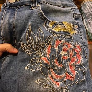 Melissa McCarthy embroidery jeans